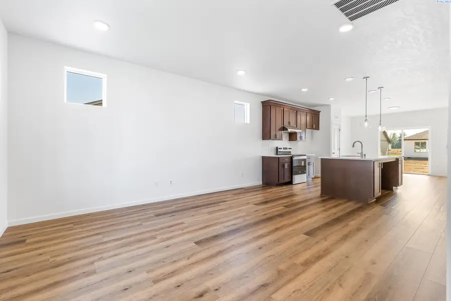 306 Amberly Ave, Grandview, WA 98930 - Image #3