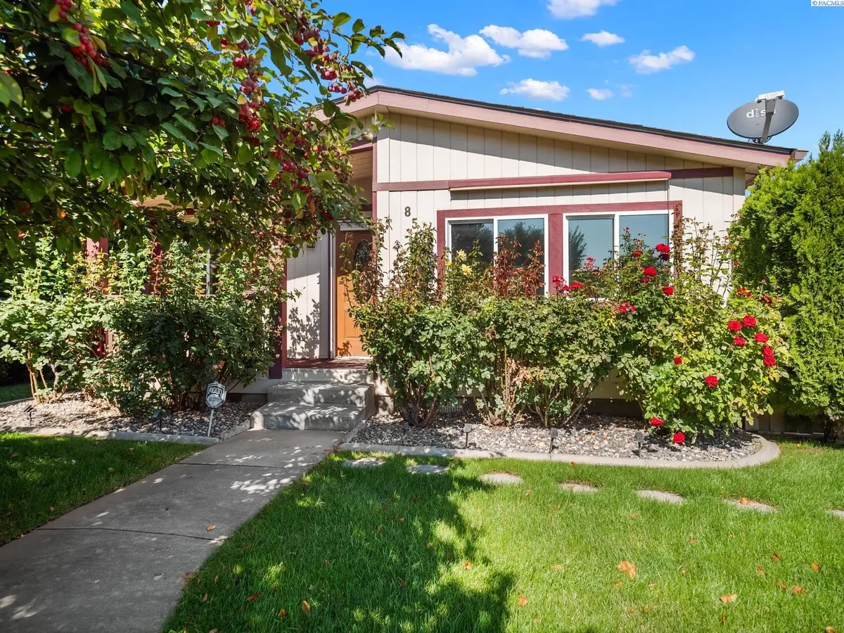 8530 W Arrowhead Ave, Kennewick, WA 99336 - Image #1