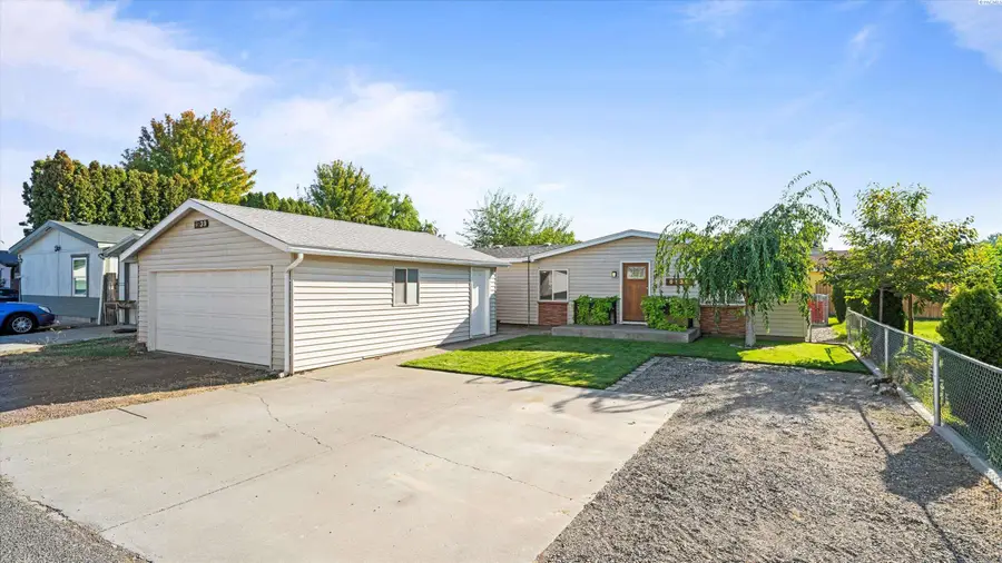 9139 W Arrowhead Ave, Kennewick, WA 99336 - Image #2