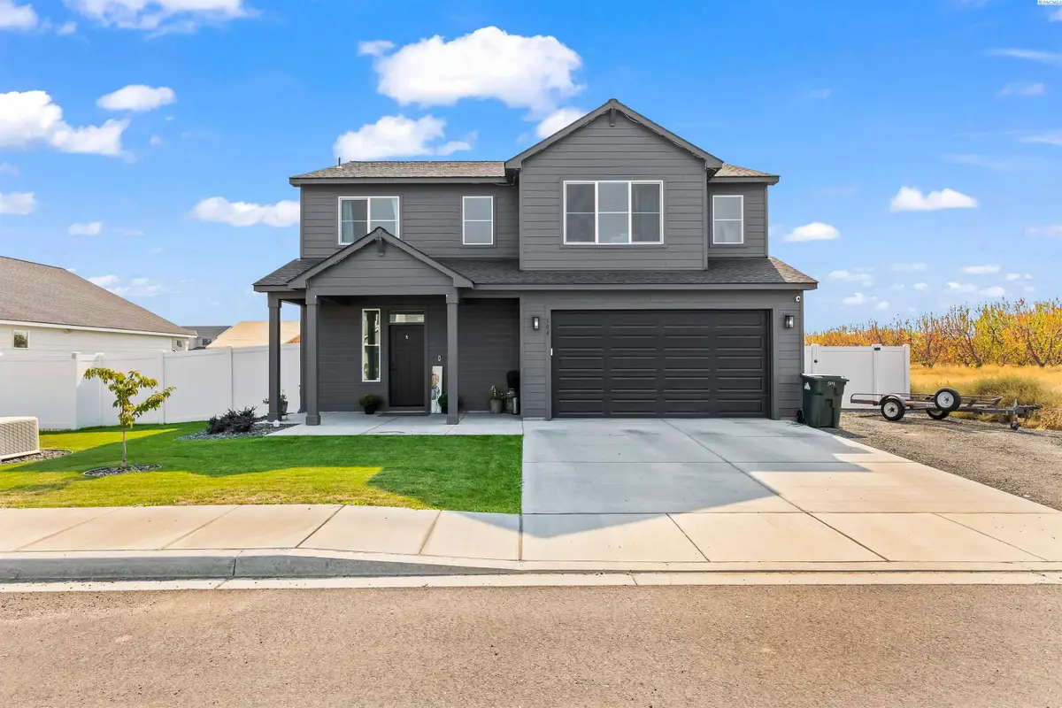 504 Pearl Ave, Grandview, WA 98930 - Image #1