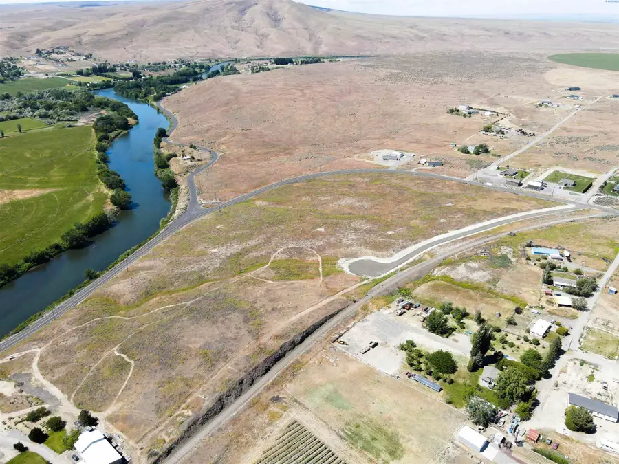 11647 E Ruppert Rd, Benton City, WA 99320 - Image #2