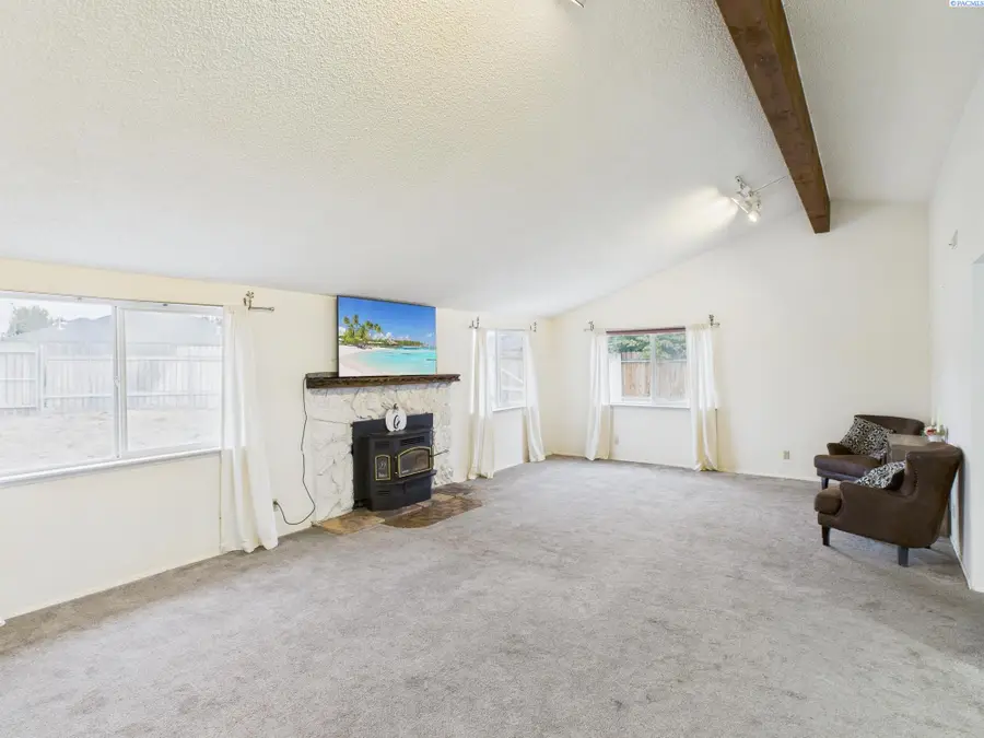 8819 W Deschutes Drive, Kennewick, WA 99336 - Image #3