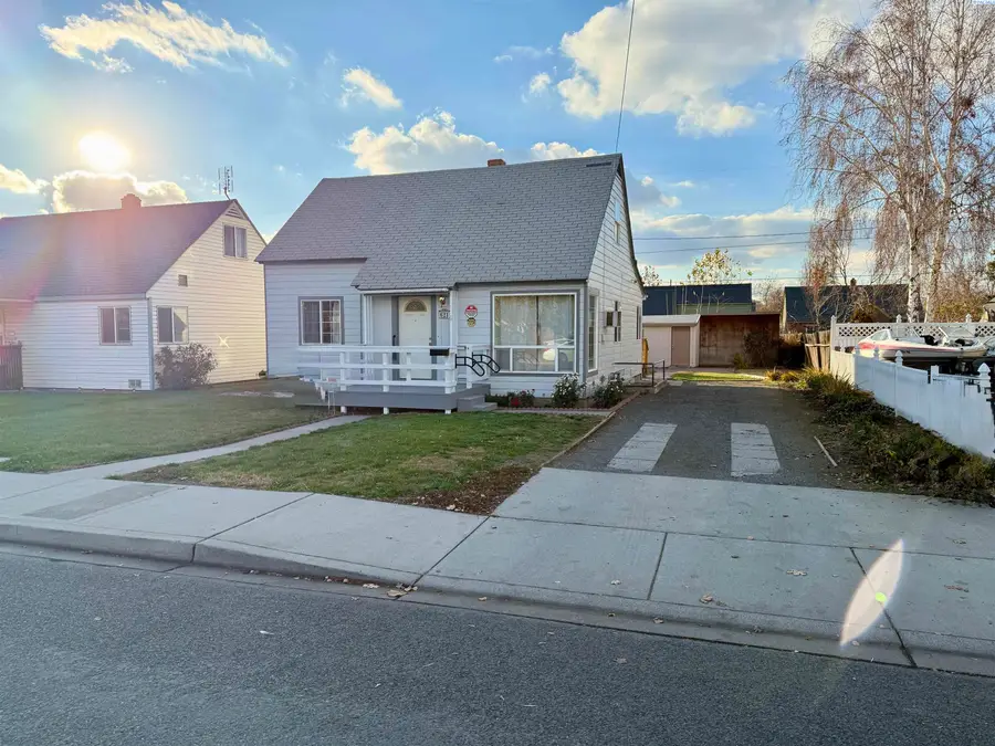 621 S 13th St, Sunnyside, WA 98944 - Image #2