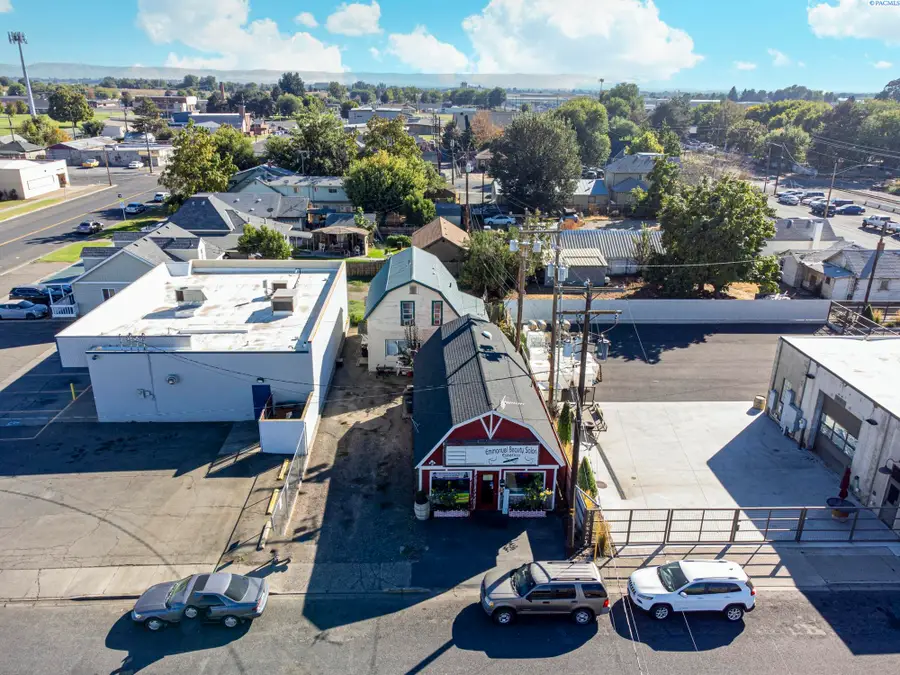 512 Grant Ave, Sunnyside, WA 98944 - Image #2