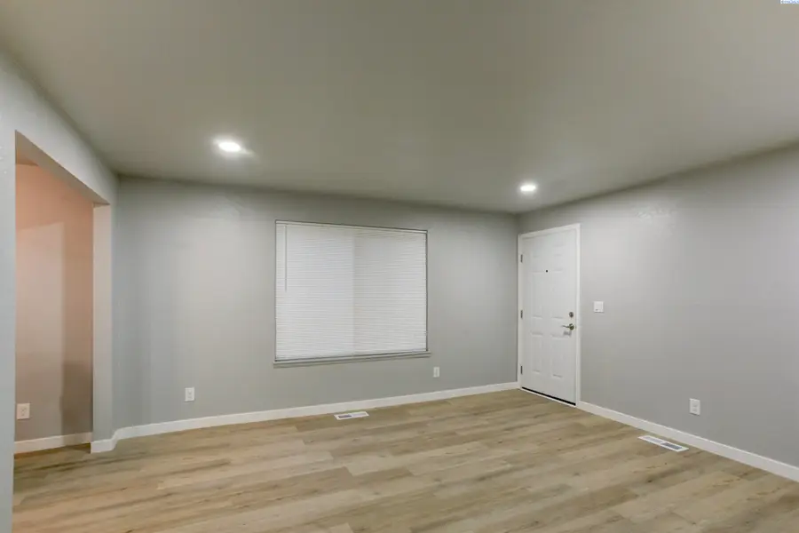 1806 W 21st Ave, Kennewick, WA 99337 - Image #3