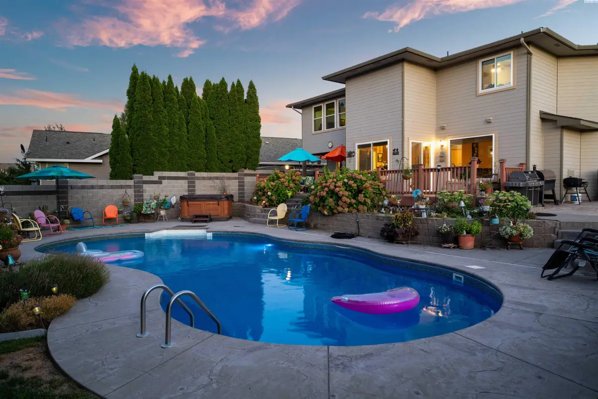 2202 S Dawes Ct, Kennewick, WA 99338 - #1