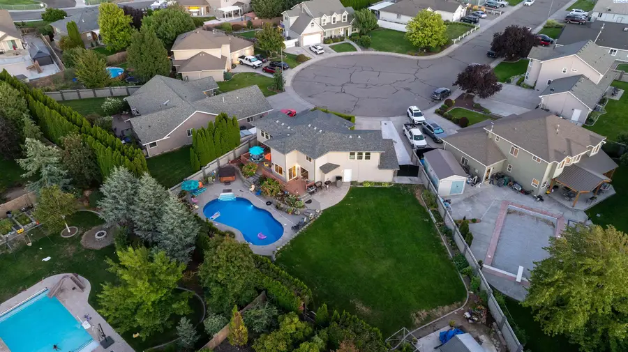 2202 S Dawes Ct, Kennewick, WA 99338 - #2