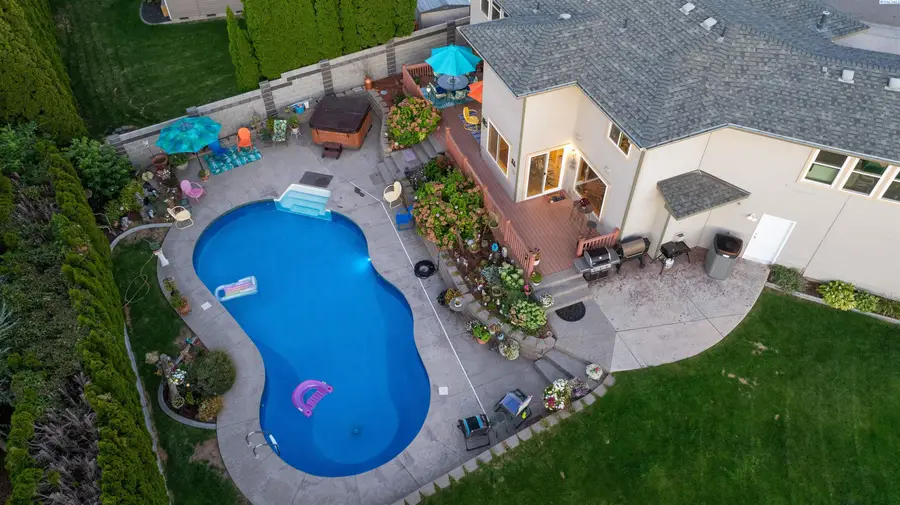 2202 S Dawes Ct, Kennewick, WA 99338 - #3