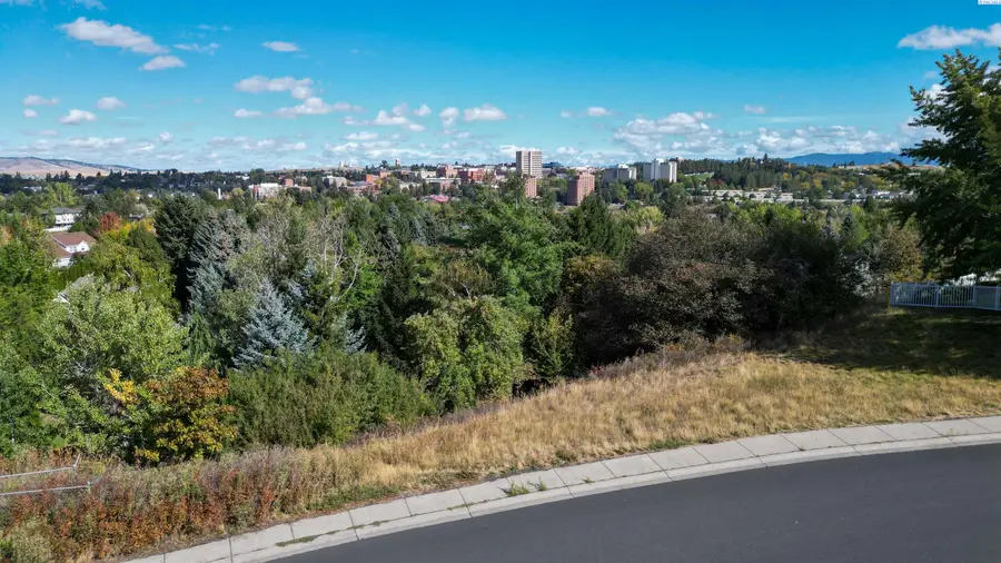 620 SE Crestview Dr, Pullman, WA 99163 - Image #2