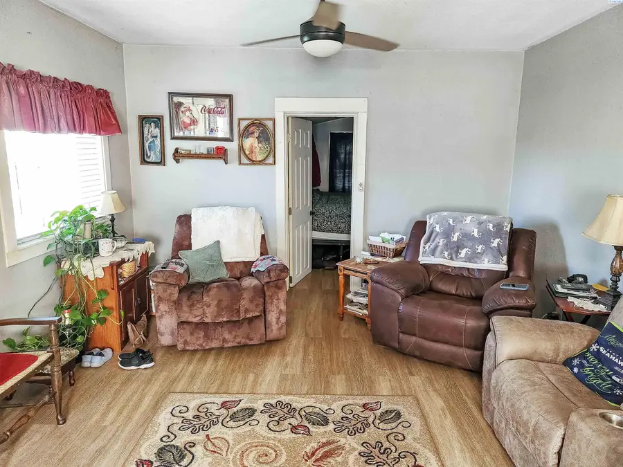 208 S 3rd St, Garfield, WA 99130 - Image #3