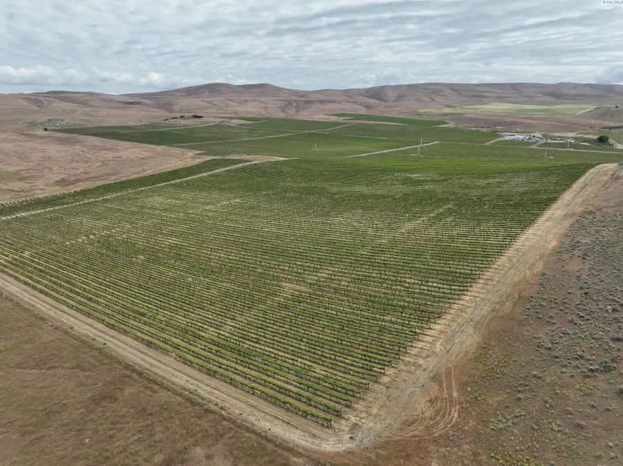 2020 Vintage Rd, Zillah, WA 98953 - Image #2
