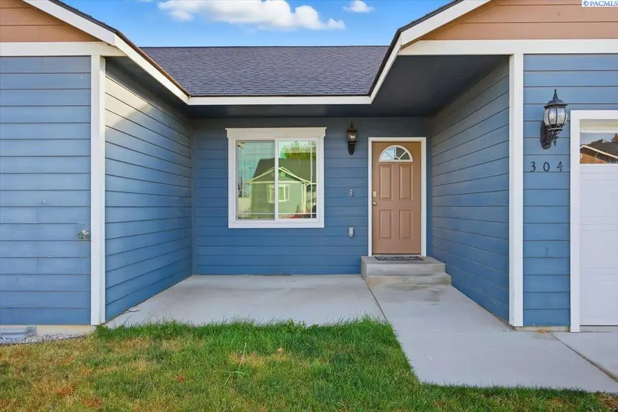 304 Basalt Lp, Prosser, WA 99350 - Image #2