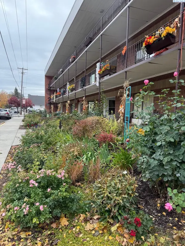 203 N Mill St #304, Colfax, WA 99111