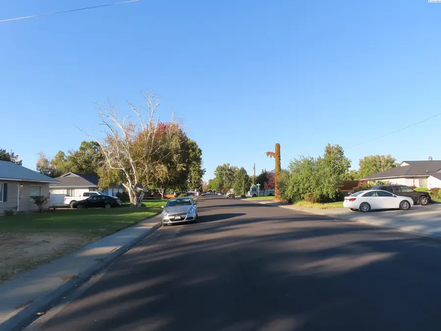 1003 Elm Ave, Richland, WA 99352 - Image #2