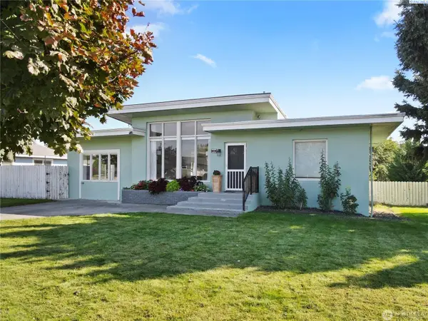 906 E Larch St, Othello, WA 99344