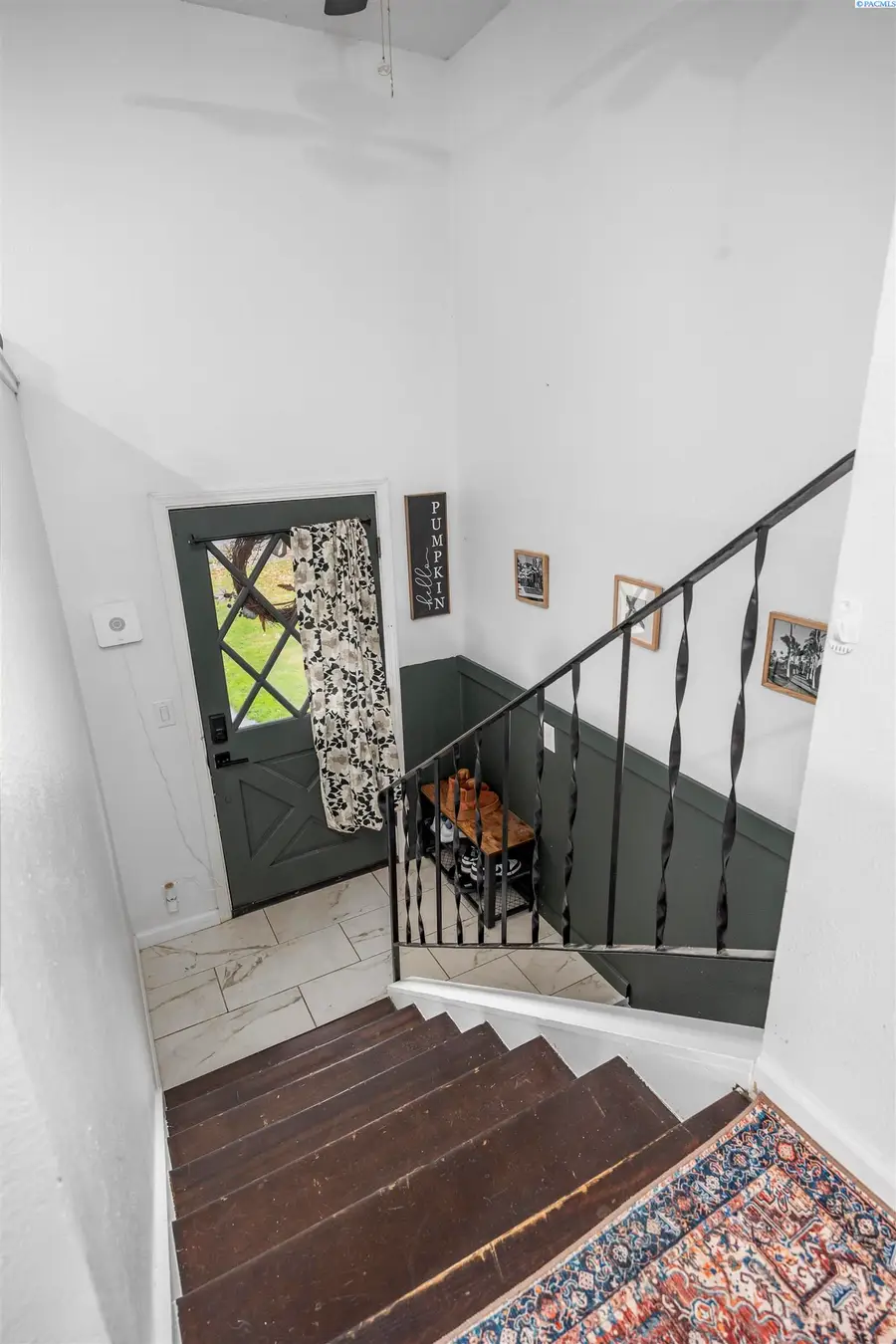 2202 Hill Drive, Grandview, WA 98930 - Image #2