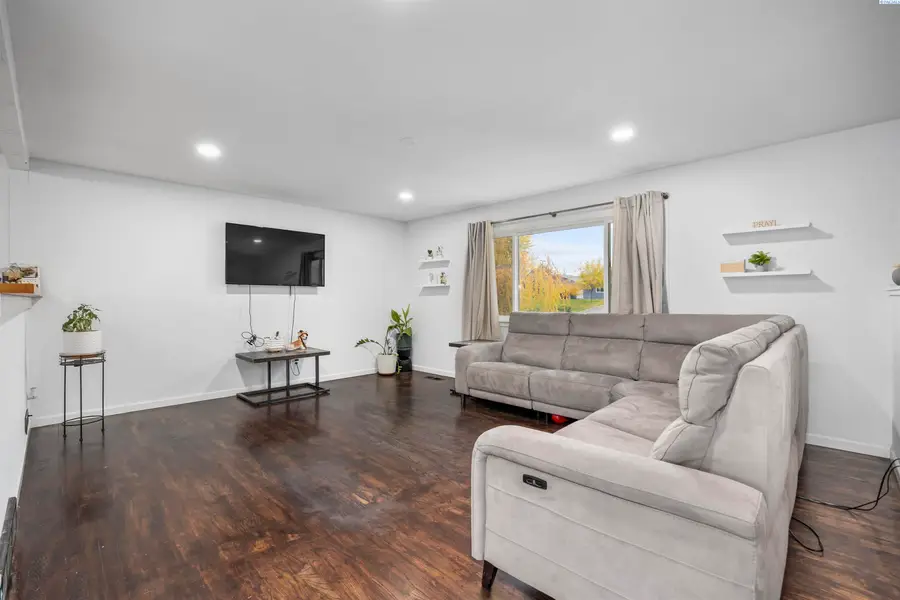 2202 Hill Drive, Grandview, WA 98930 - Image #3