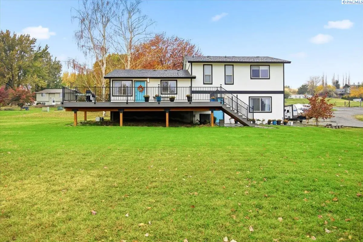 203 W Wagon Wheel Pr Nw, Benton City, WA 99320 - Image #1