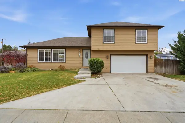 414 7th St, Benton City, WA 99320