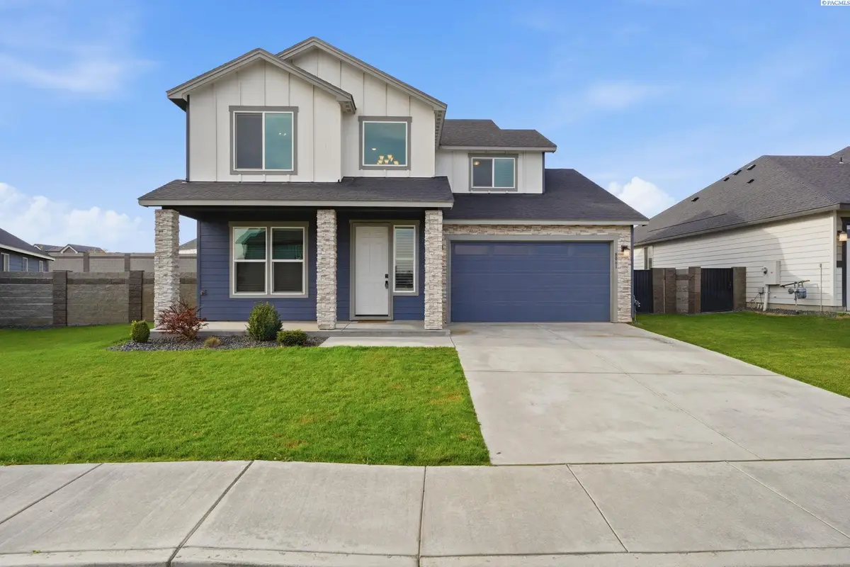 8061 Blanchard Loop, West Richland, WA 99353 - Image #1