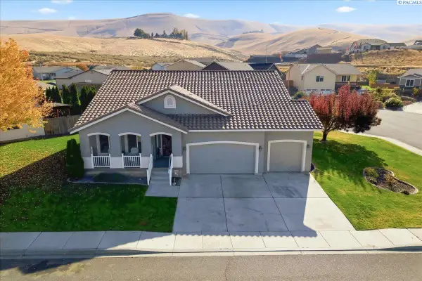 203 SW Malibu Dr, Prosser, WA 99350