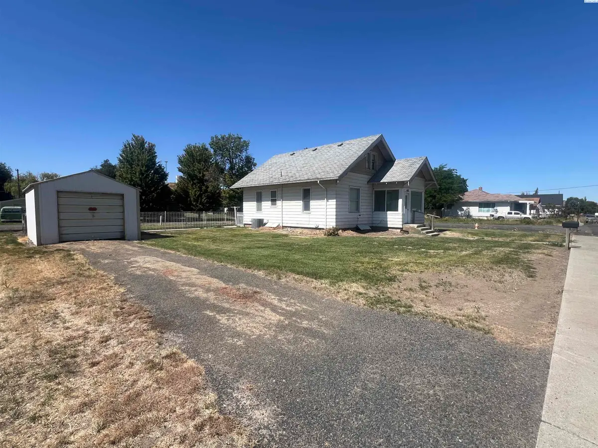 401 G Street, Endicott, WA 99125 - #1