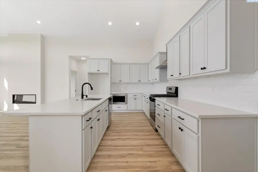 6661 W 27th Ave, Kennewick, WA 99338 - Image #2