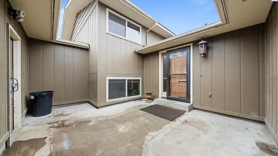 803 N Quillan Street, Kennewick, WA 99336 - Image #2
