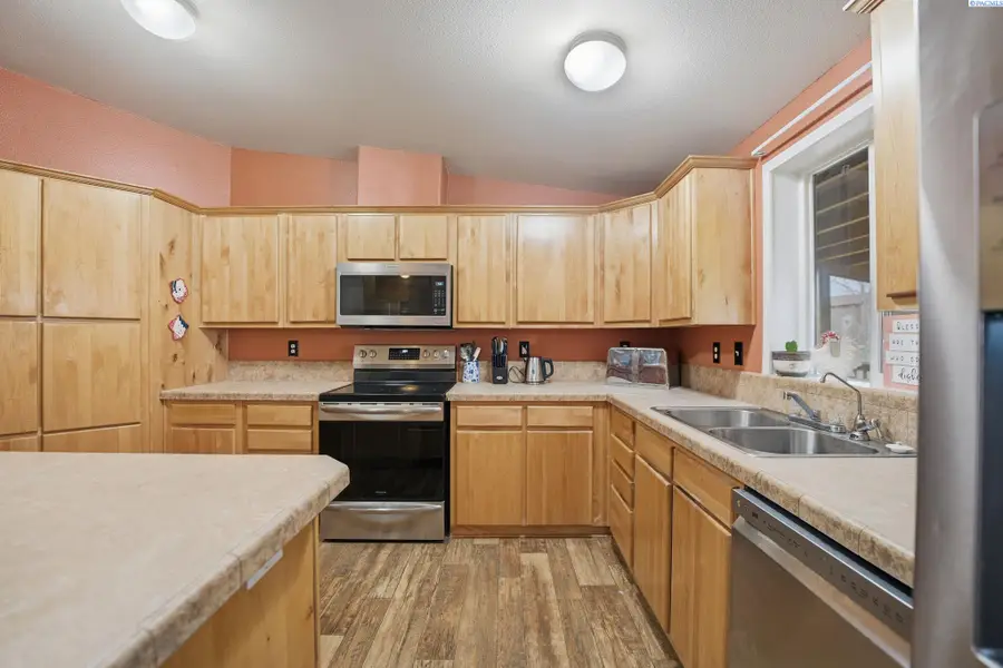 68610 E Bluesky Pr Se, Plymouth, WA 99346 - Image #2