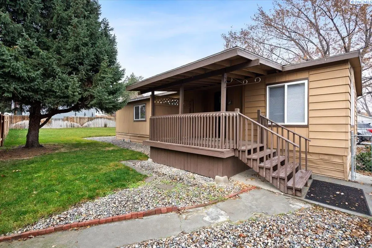 595 N 60th Ave, West Richland, WA 99353 - Image #1