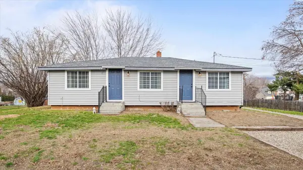 517 S 1st St #12, Sunnyside, WA 98944