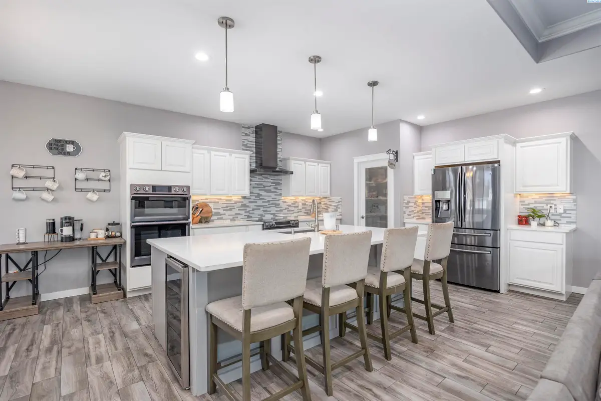 5221 W Richardson Road, Pasco, WA 99301 - Image #1