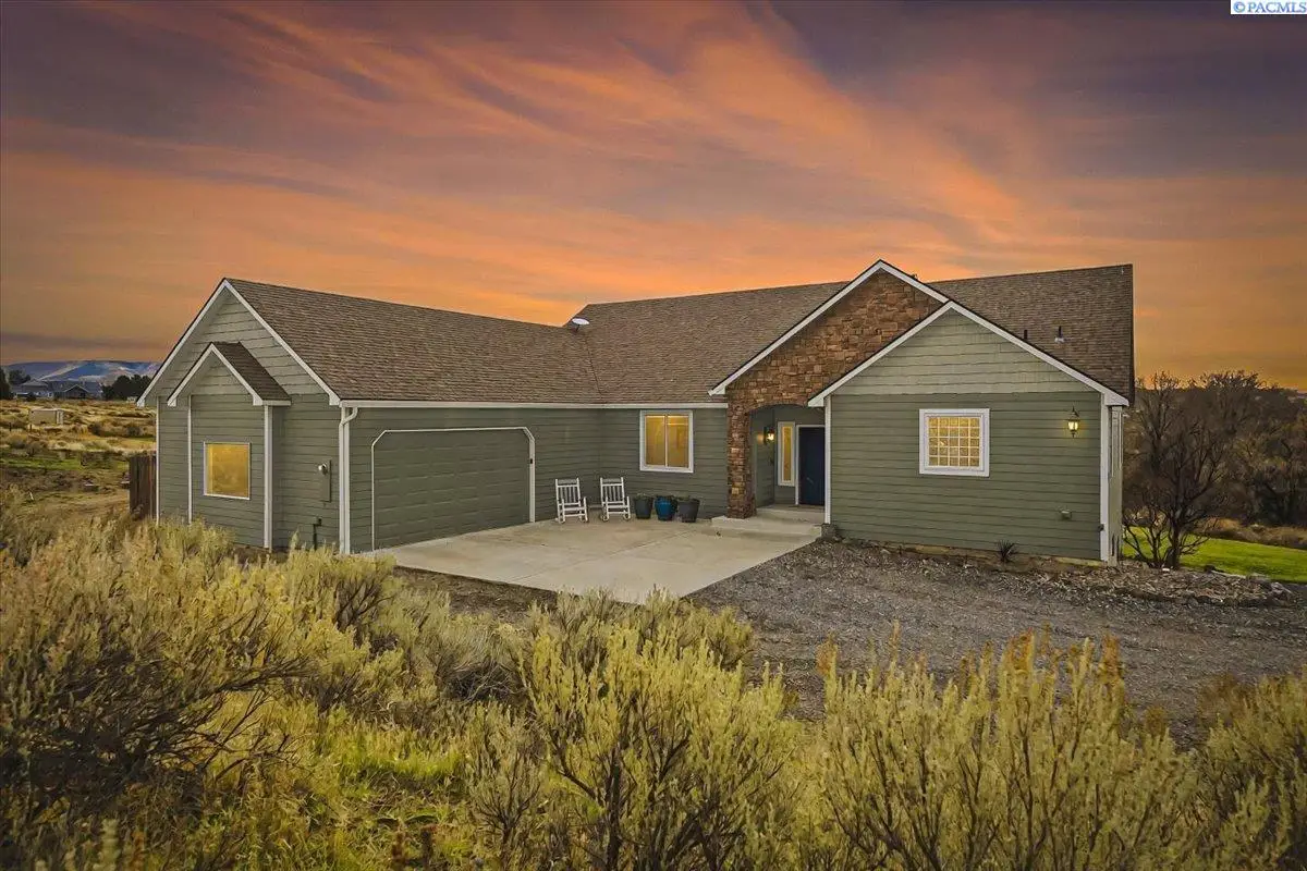 2010 S 38th Ave, West Richland, WA 99353-9012 - Image #1