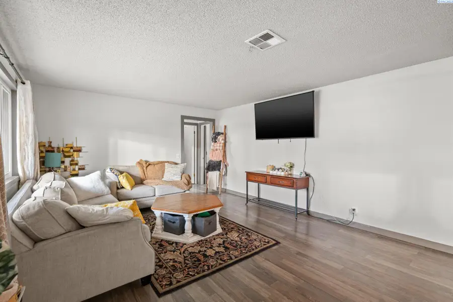 220 Goethals Dr, Richland, WA 99352 - Image #2