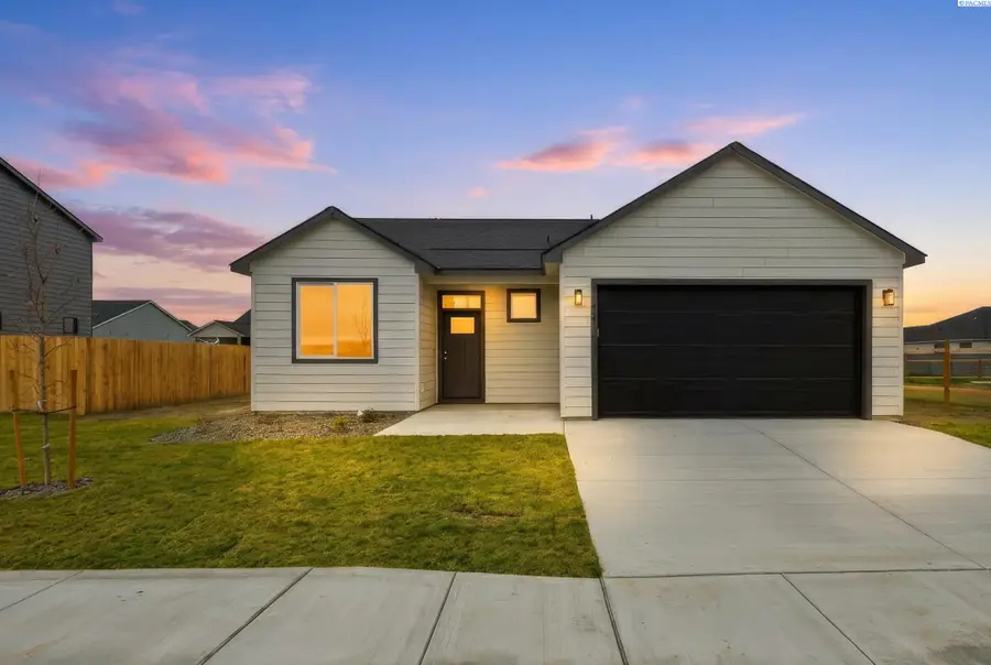 409 Amberly Ave, Grandview, WA 98930 - Image #2