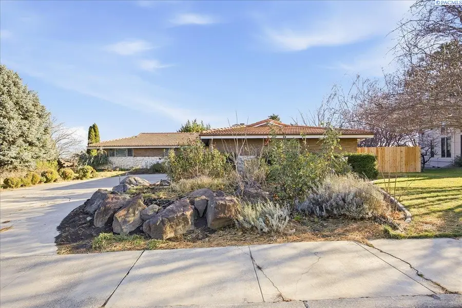 145 Greenview Dr, Richland, WA 99352 - Image #3