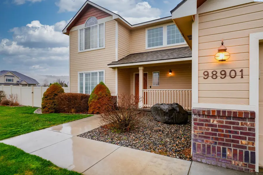 98901 E Brooklyn Dr, Kennewick, WA 99338 - #2