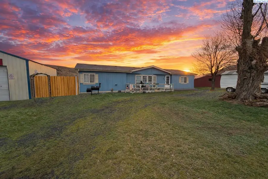 81 Morrow St, Endicott, WA 99125 - Image #2