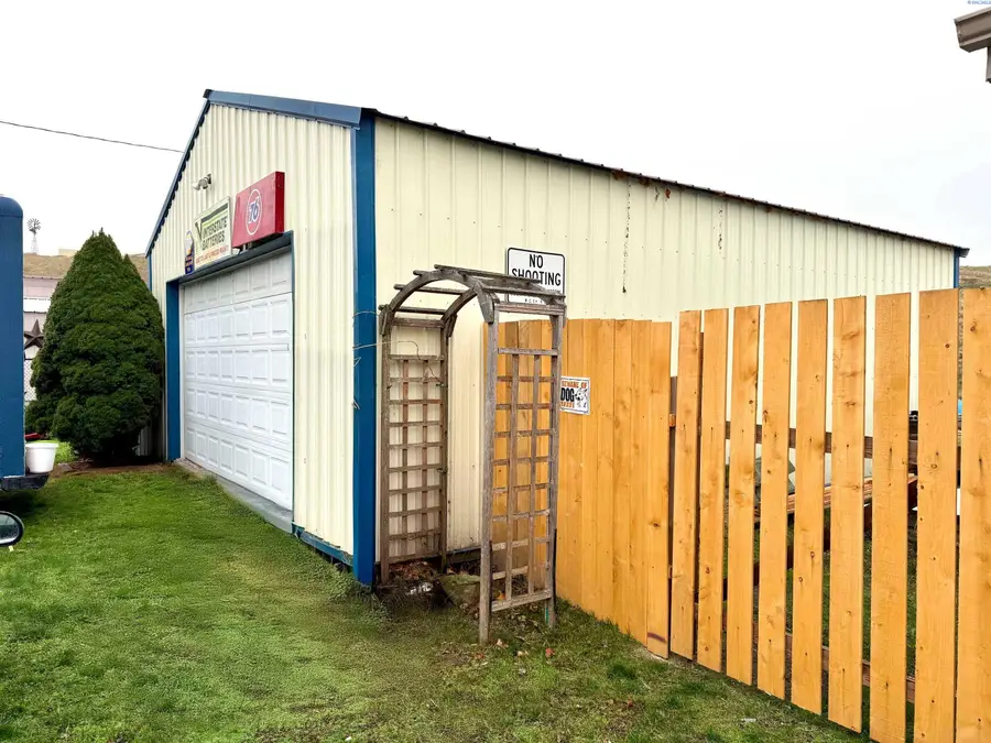 81 Morrow St, Endicott, WA 99125 - Image #3