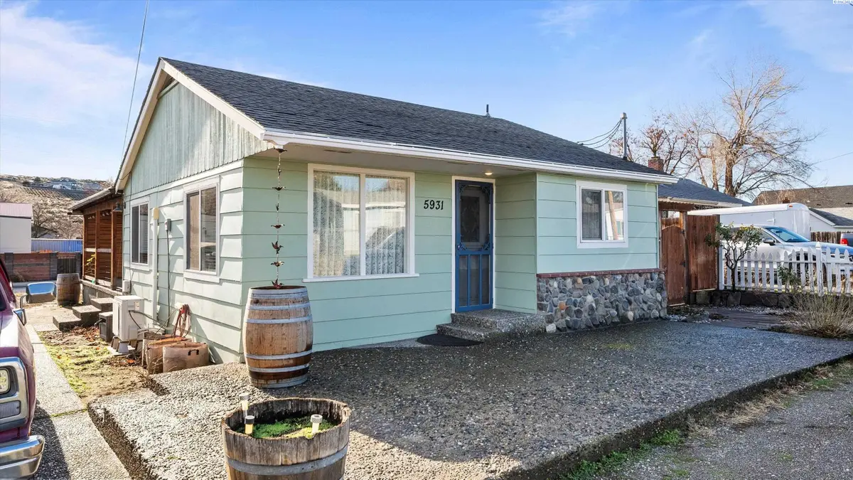 5931 Deer St, West Richland, WA 99353-9730 - Image #1