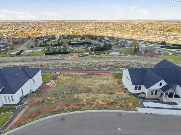 5530 Hershey Lane, West Richland, WA 99353