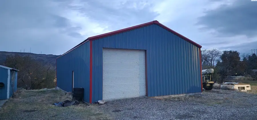 207 E Street, Grand Coulee, WA 99133 - Image #2