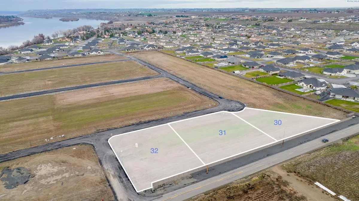 12736 Blackfoot Dr, Pasco, WA 99301 - Image #1