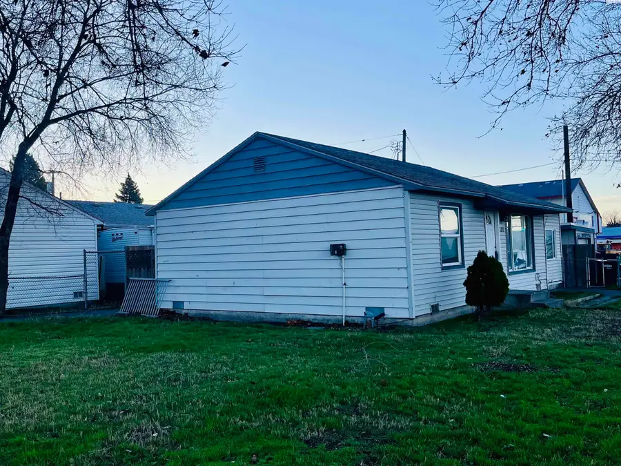 621 N 20th Ave, Pasco, WA 99301 - Image #2