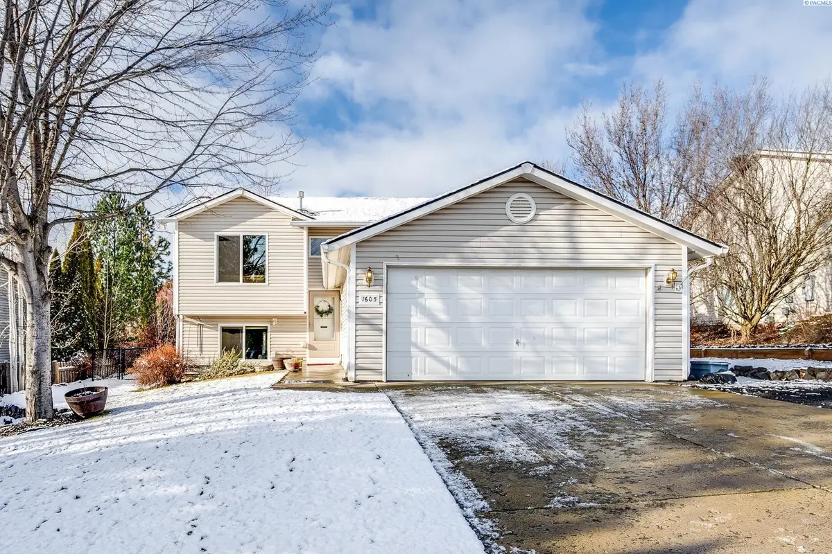 1605 NW Arcadia Dr, Pullman, WA 99163 - Image #1