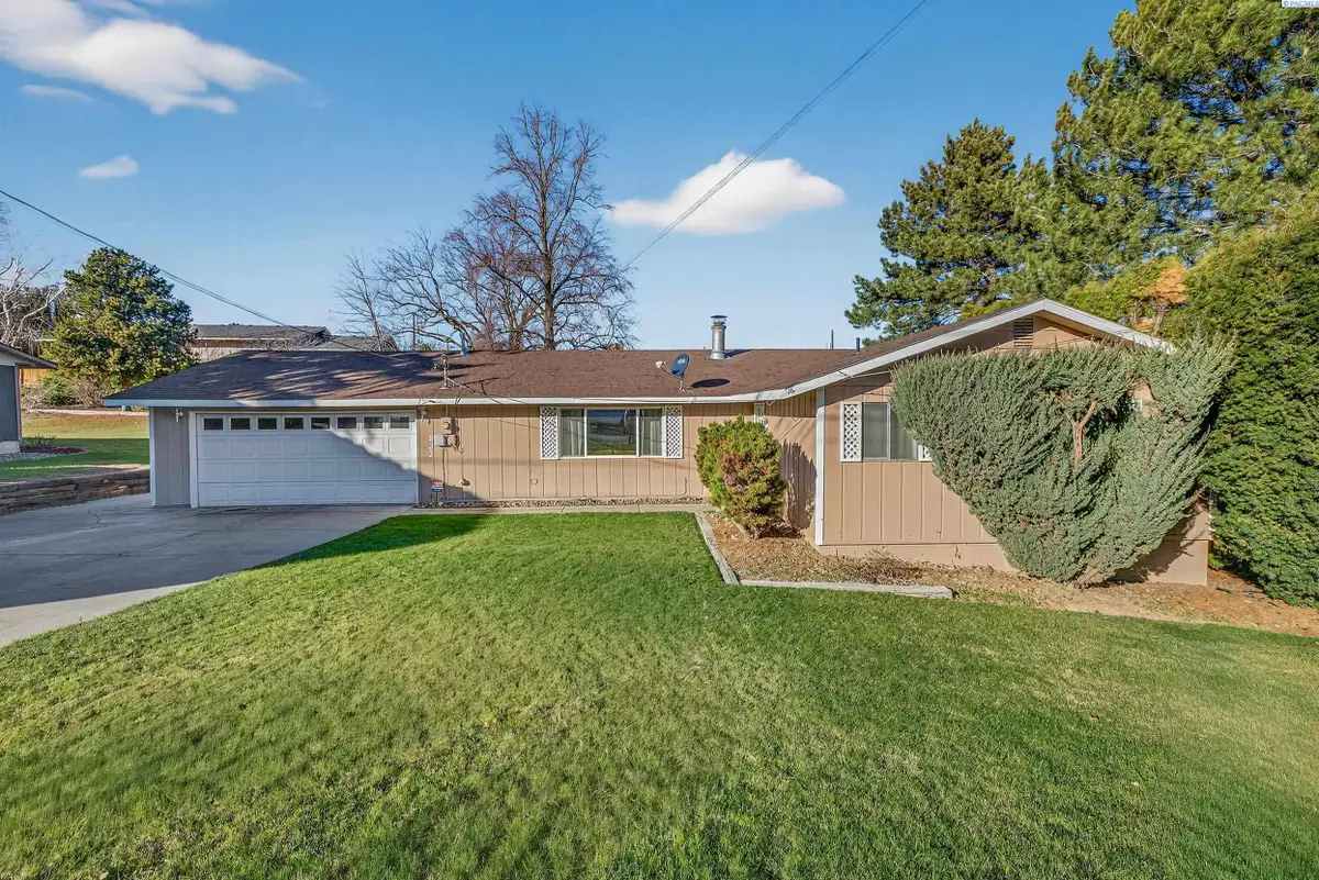 833 Taylor St, Sunnyside, WA 98944 - Image #1