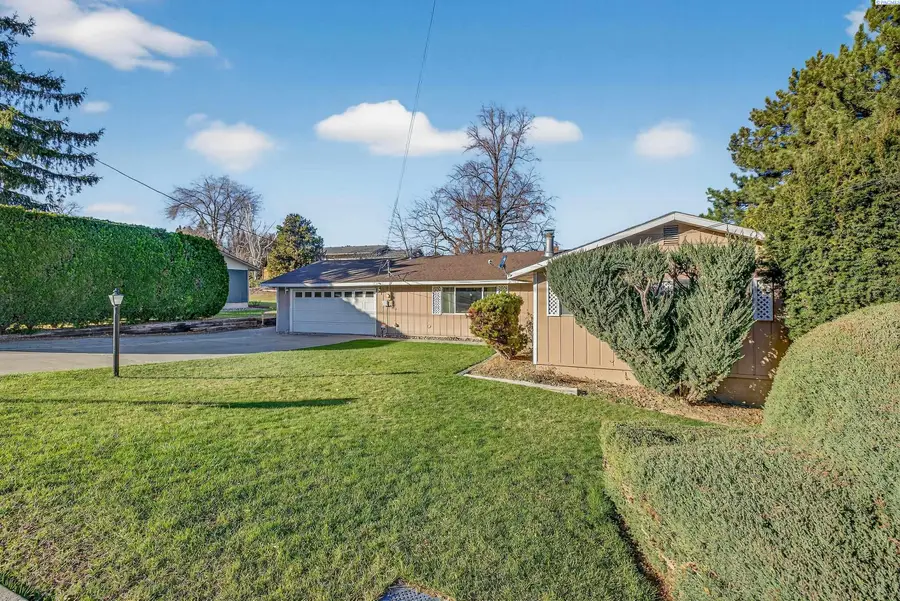 833 Taylor St, Sunnyside, WA 98944 - Image #2