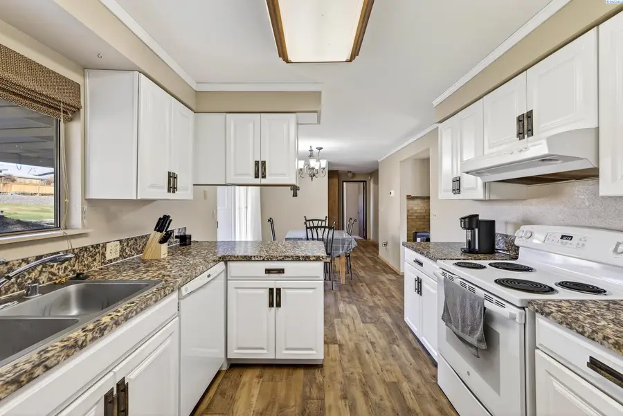 833 Taylor St, Sunnyside, WA 98944 - Image #3