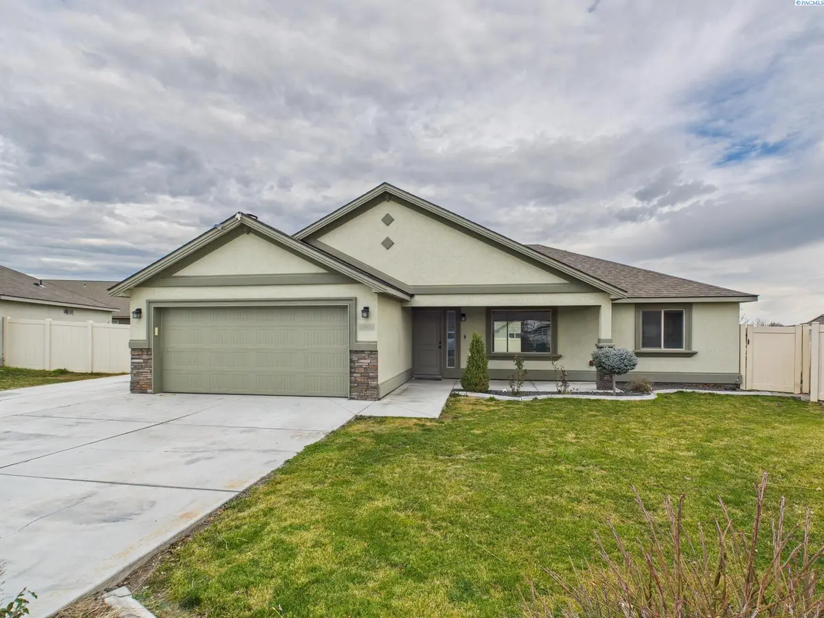 1538 W 33 Ct, Kennewick, WA 99337 - Image #1