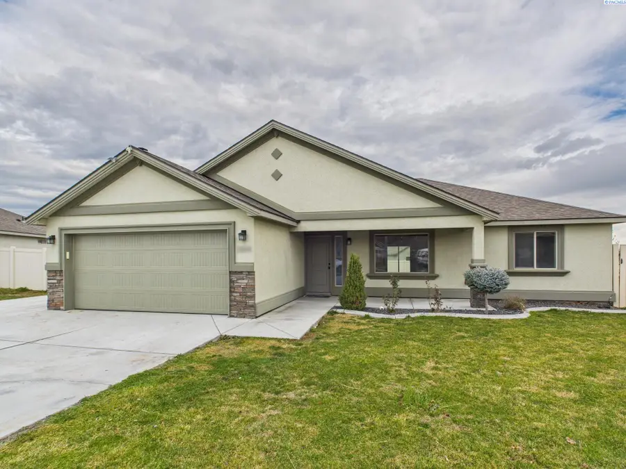 1538 W 33 Ct, Kennewick, WA 99337 - Image #2